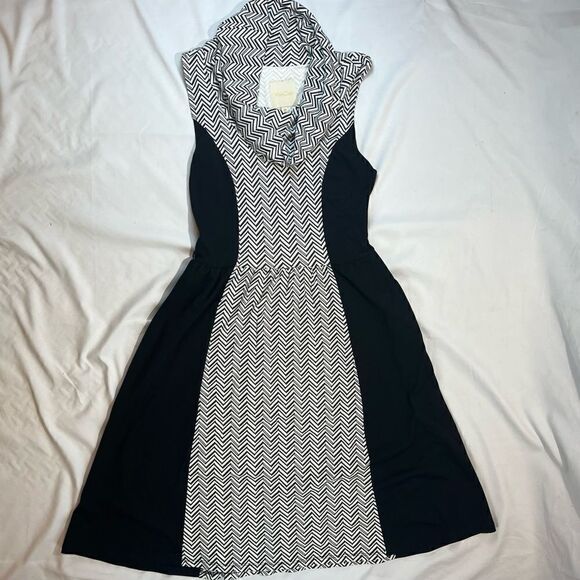 ModCloth Chevron Print Cowlneck Sleeveless Black & White Dress M - Picture 1 of 9